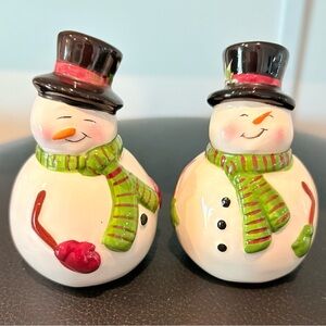 ⛄️Snowman Salt & Pepper Shakers
Celebrations Mikasa Snowmen Hand-Painted Ceramic
